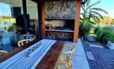 VENTA CASA  EN UNA PLANTA, A LA LAGUNA CON MUELLE PROPIO, PUERTOS DEL LAGO