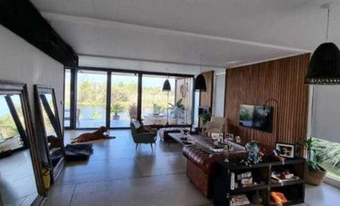 VENTA CASA  EN UNA PLANTA, A LA LAGUNA CON MUELLE PROPIO, PUERTOS DEL LAGO