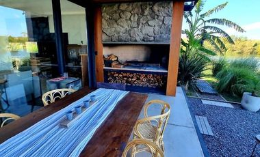 VENTA CASA  EN UNA PLANTA, A LA LAGUNA CON MUELLE PROPIO, PUERTOS DEL LAGO