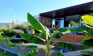 VENTA CASA  EN UNA PLANTA, A LA LAGUNA CON MUELLE PROPIO, PUERTOS DEL LAGO