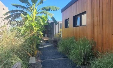 VENTA CASA  EN UNA PLANTA, A LA LAGUNA CON MUELLE PROPIO, PUERTOS DEL LAGO