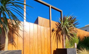 VENTA CASA  EN UNA PLANTA, A LA LAGUNA CON MUELLE PROPIO, PUERTOS DEL LAGO