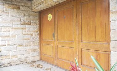 Importante Casa de 3 lotes en Banfield Este