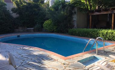 Importante Casa de 3 lotes en Banfield Este
