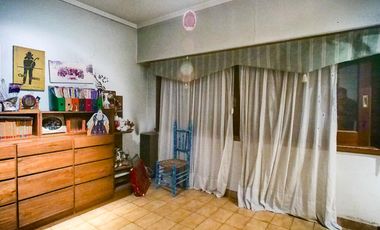 Importante Casa de 3 lotes en Banfield Este