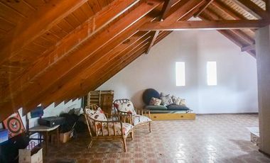 Importante Casa de 3 lotes en Banfield Este