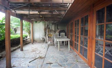 Importante Casa de 3 lotes en Banfield Este
