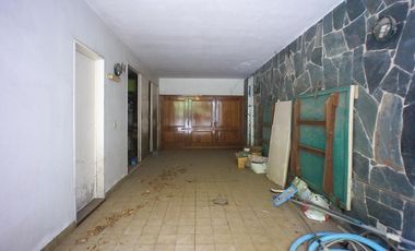 Importante Casa de 3 lotes en Banfield Este