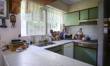 Importante Casa de 3 lotes en Banfield Este
