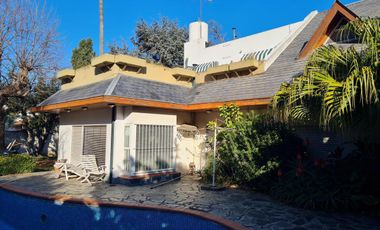 Importante Casa de 3 lotes en Banfield Este
