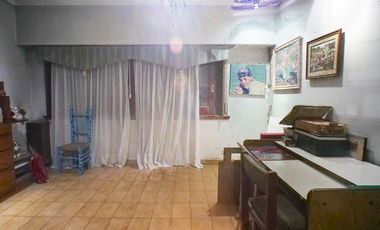 Importante Casa de 3 lotes en Banfield Este