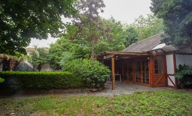 Importante Casa de 3 lotes en Banfield Este