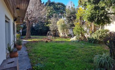 Importante Casa de 3 lotes en Banfield Este