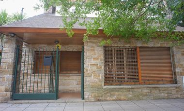 Importante Casa de 3 lotes en Banfield Este