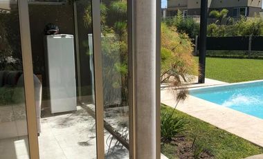 Moderna propiedad en Venta en  Fincas de Iraola II