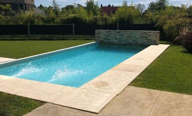 Moderna propiedad en Venta en  Fincas de Iraola II