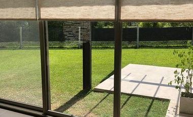 Moderna propiedad en Venta en  Fincas de Iraola II