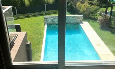 Moderna propiedad en Venta en  Fincas de Iraola II