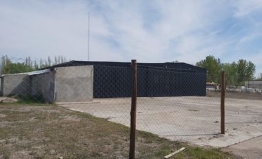 Galpón 560 mts2 en lote de 2500 mts,  en cercanías de la estación YPF y la ruta 65