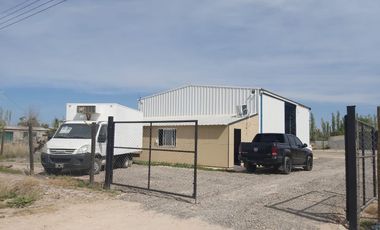 Galpón 560 mts2 en lote de 2500 mts,  en cercanías de la estación YPF y la ruta 65