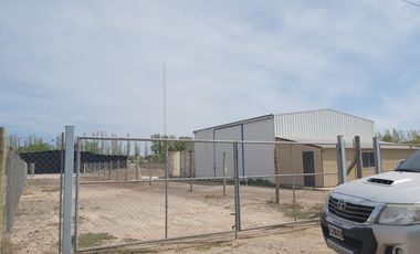 Galpón 560 mts2 en lote de 2500 mts,  en cercanías de la estación YPF y la ruta 65