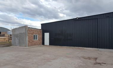 Galpón 560 mts2 en lote de 2500 mts,  en cercanías de la estación YPF y la ruta 65