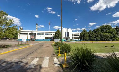 Excelentes naves industrial de 4315 m2 cubiertos en Hurlingham