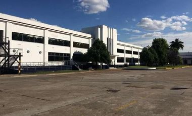 Excelentes naves industrial de 4315 m2 cubiertos en Hurlingham