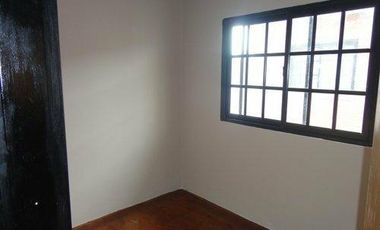 Departamento de 3 ambientes con patio. -Banfield E