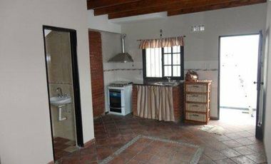 Departamento de 3 ambientes con patio. -Banfield E