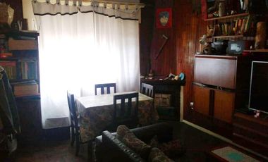 Inmueble que son 2 unidades independientes sin subdivisión. Venta en bloque. Zona comercial.