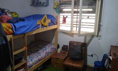 Inmueble que son 2 unidades independientes sin subdivisión. Venta en bloque. Zona comercial.