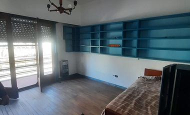 Local y casa en venta en Temperley Este frente a la estacion, ideal comercial