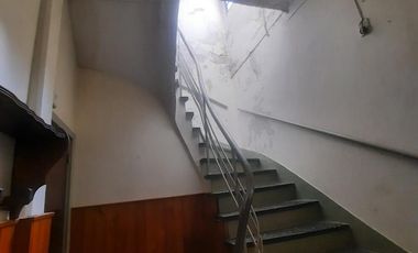 Local y casa en venta en Temperley Este frente a la estacion, ideal comercial