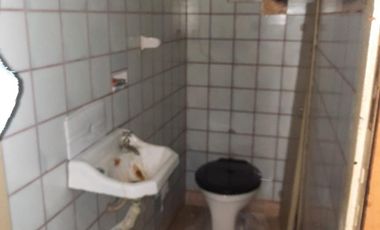 Local y casa en venta en Temperley Este frente a la estacion, ideal comercial