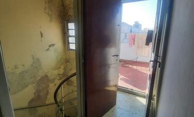 Local y casa en venta en Temperley Este frente a la estacion, ideal comercial