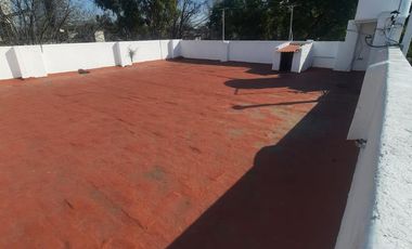 Local y casa en venta en Temperley Este frente a la estacion, ideal comercial