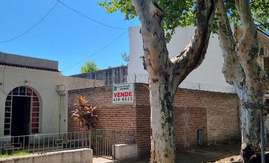 Casa en venta Granadero Baigorria a reciclar terreno 690 m2