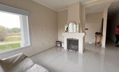 Casa 3 dormitorios con importante lote en Colón