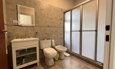 Casa 3 dormitorios con importante lote en Colón