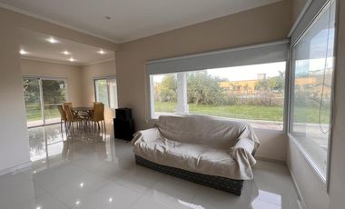 Casa 3 dormitorios con importante lote en Colón