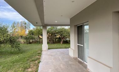 Casa 3 dormitorios con importante lote en Colón