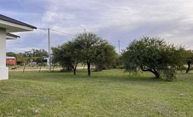 Casa 3 dormitorios con importante lote en Colón