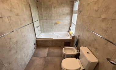 Casa 3 dormitorios con importante lote en Colón