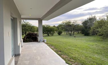 Casa 3 dormitorios con importante lote en Colón