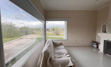 Casa 3 dormitorios con importante lote en Colón