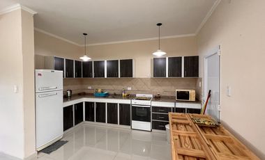 Casa 3 dormitorios con importante lote en Colón