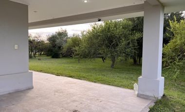 Casa 3 dormitorios con importante lote en Colón