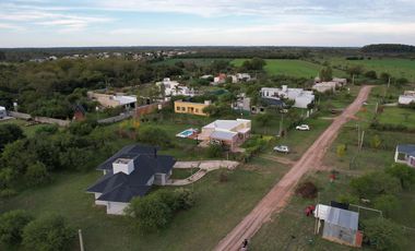 Casa 3 dormitorios con importante lote en Colón