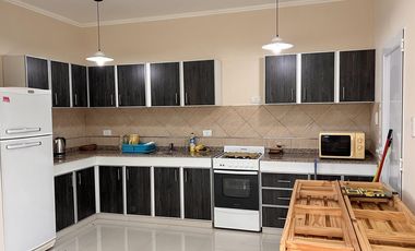 Casa 3 dormitorios con importante lote en Colón